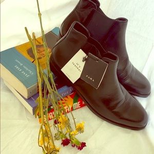 Zara Chelsea Boots: New w tags
